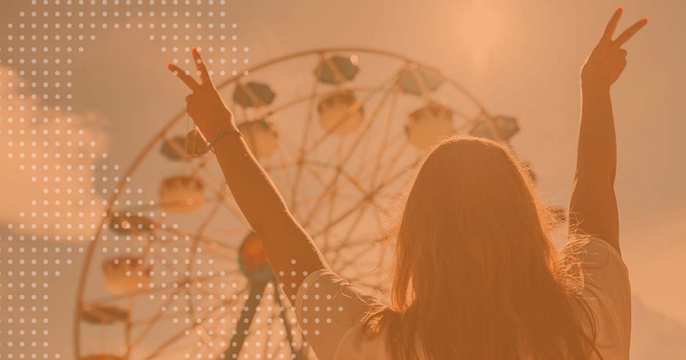 woman-at-ferris-wheel